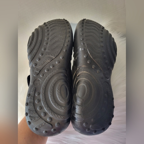 Doggers Stylish Black Studded Clogs, Size 8/9 - Picture 6 of 6